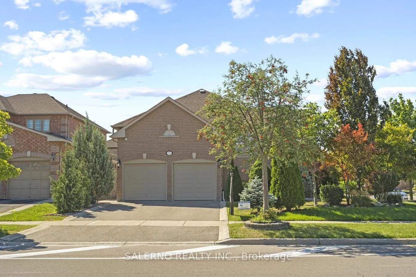 Photo 2 of 521 Cunningham Drive, Vaughan, Maple — HOMEH