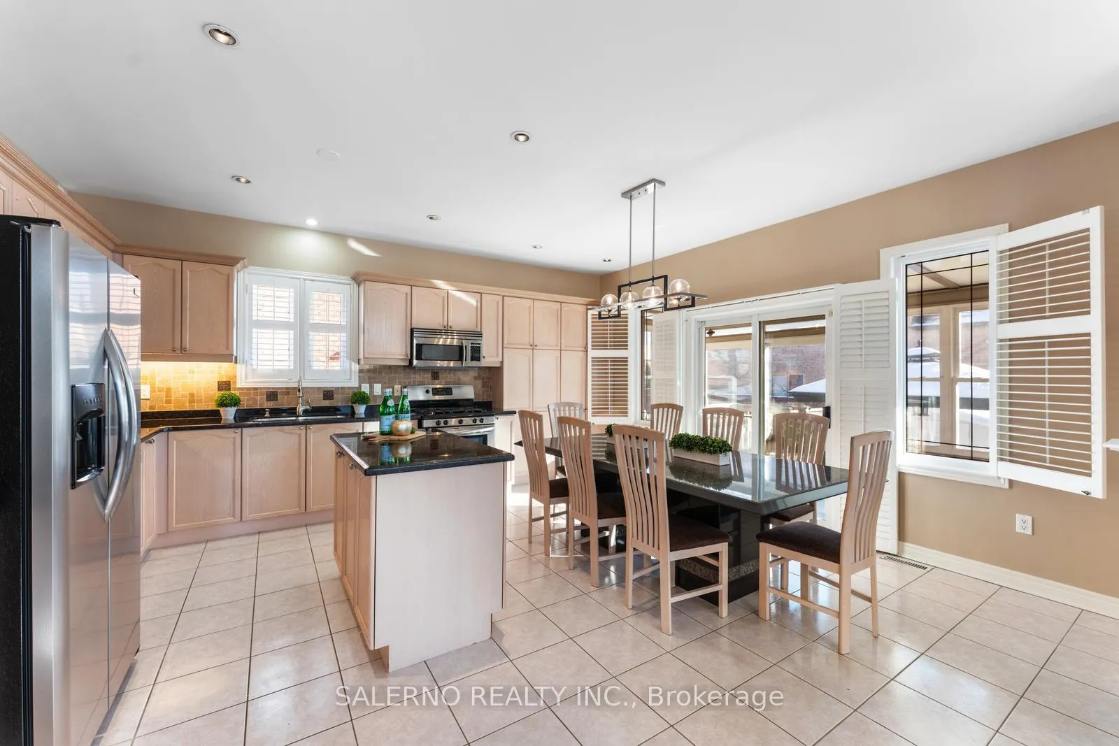 Photo 10 of 521 Cunningham Drive, Vaughan, Maple — HOMEH