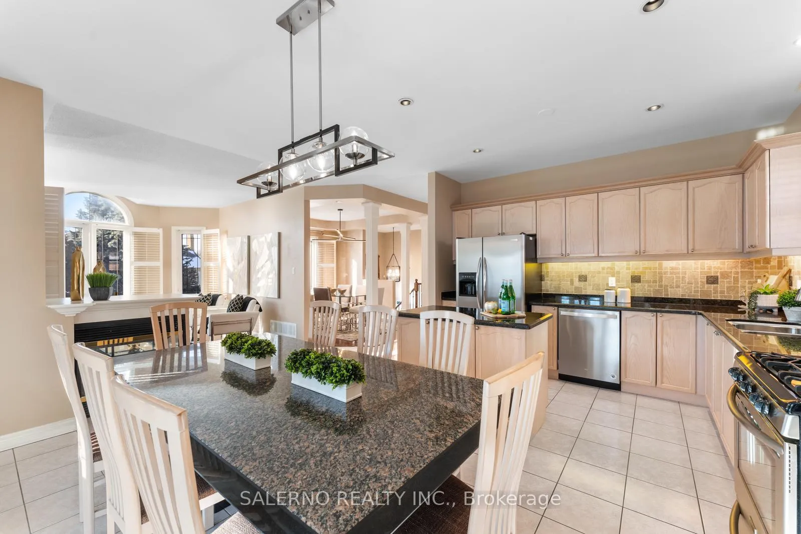 Photo 13 of 521 Cunningham Drive, Vaughan, Maple — HOMEH