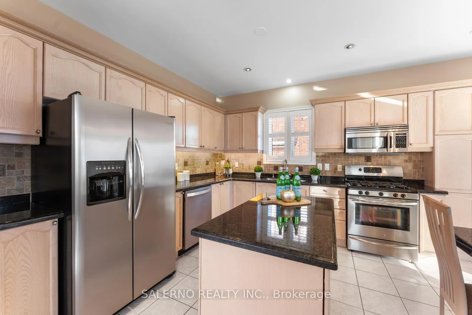 Photo 15 of 521 Cunningham Drive, Vaughan, Maple — HOMEH