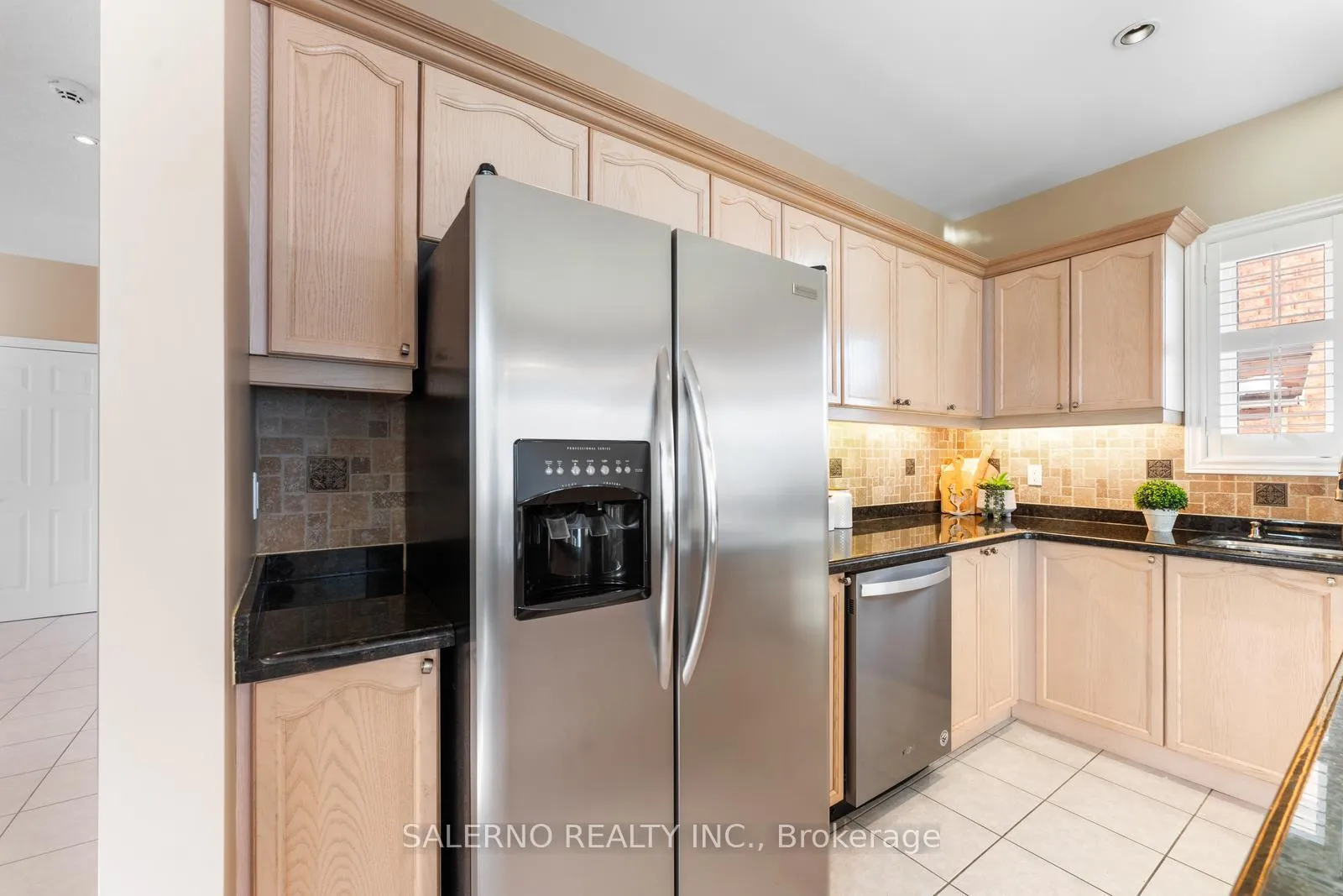 Photo 17 of 521 Cunningham Drive, Vaughan, Maple — HOMEH