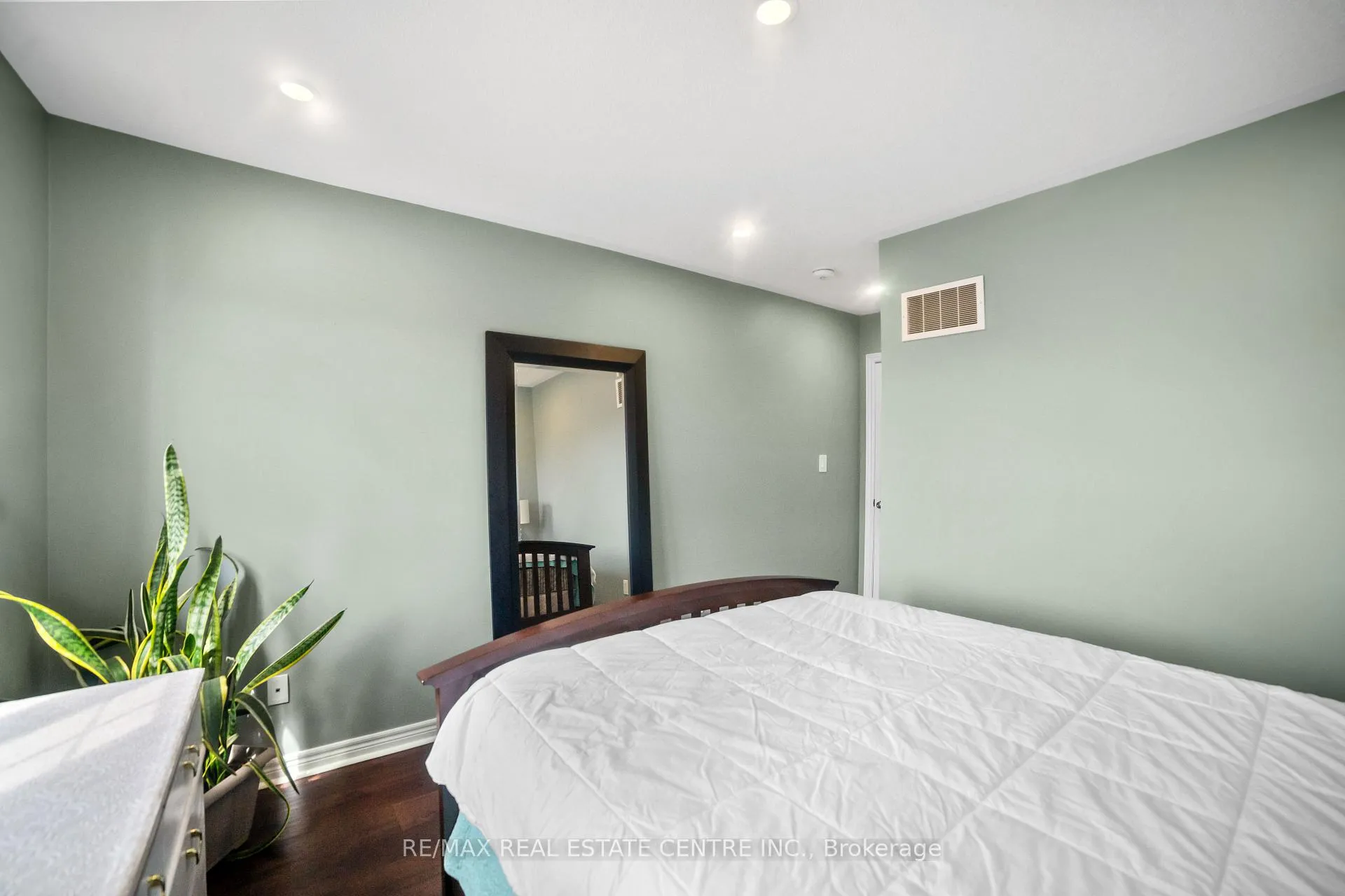Photo 32 of 1106 Cactus Crescent, Pickering, Rural Pickering — HOMEH