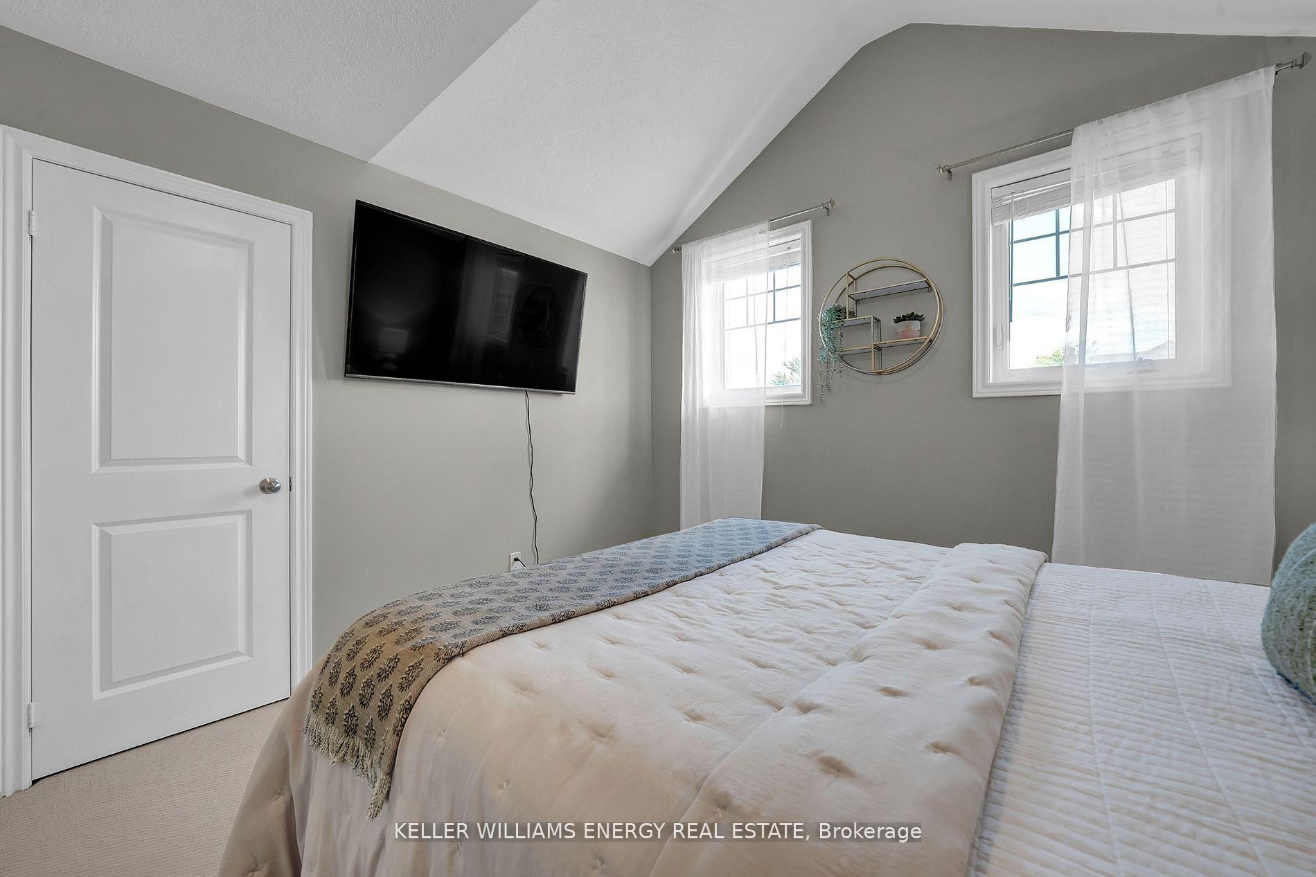 Photo 35 of 79 Sumersford Drive, Clarington, Bowmanville — HOMEH