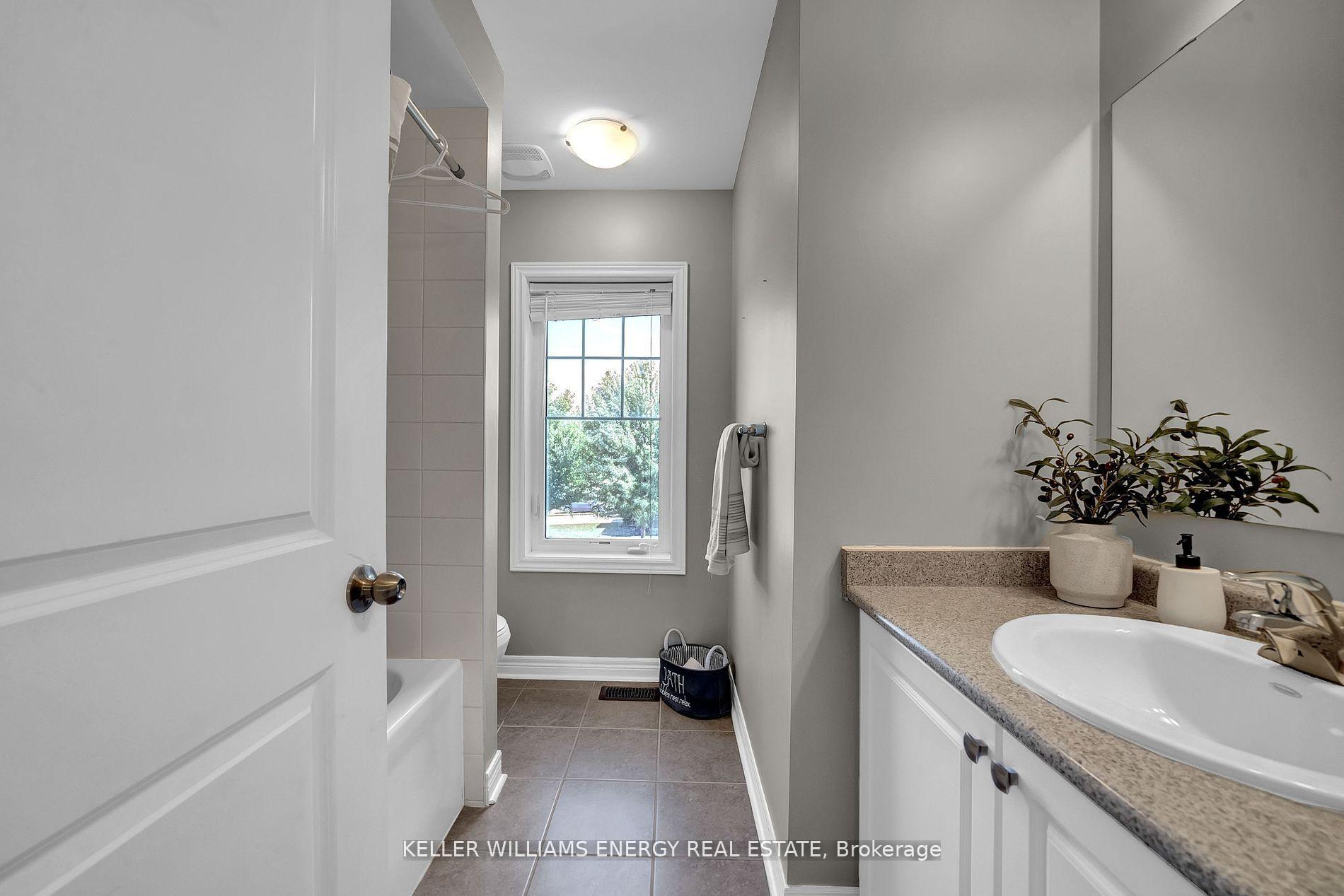 Photo 37 of 79 Sumersford Drive, Clarington, Bowmanville — HOMEH