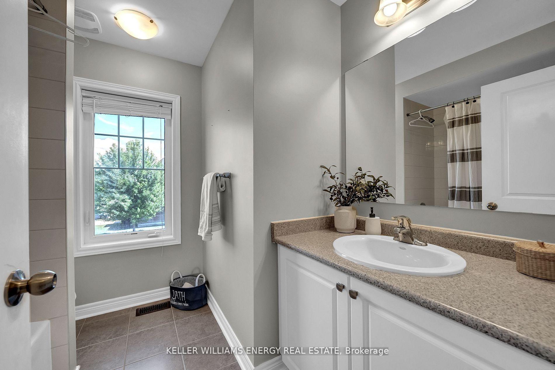 Photo 38 of 79 Sumersford Drive, Clarington, Bowmanville — HOMEH