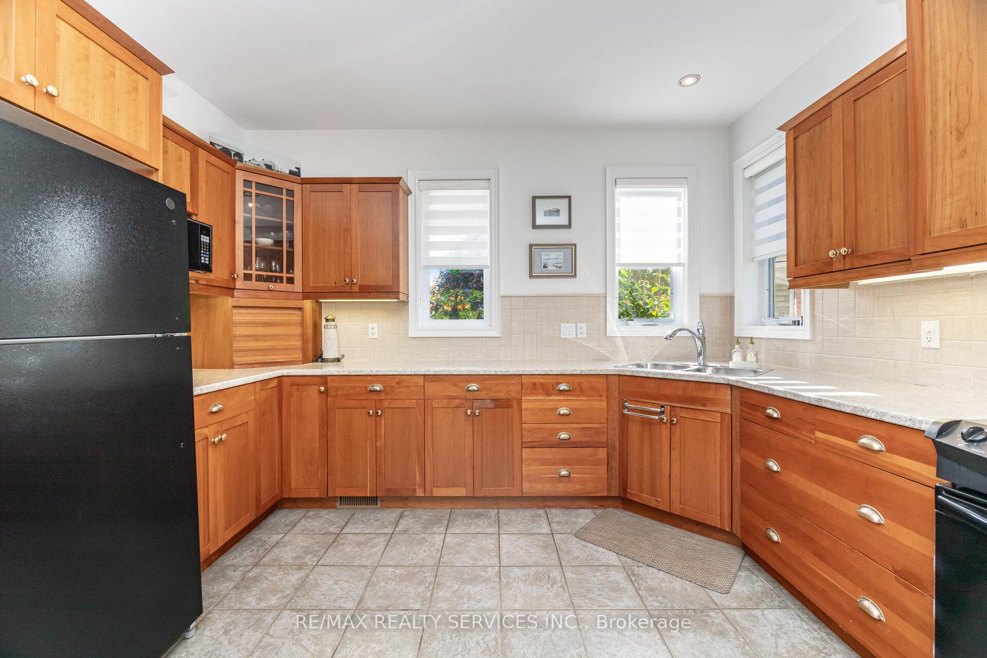 Photo 2 of 24 Putney Road, Caledon, Caledon East — HOMEH