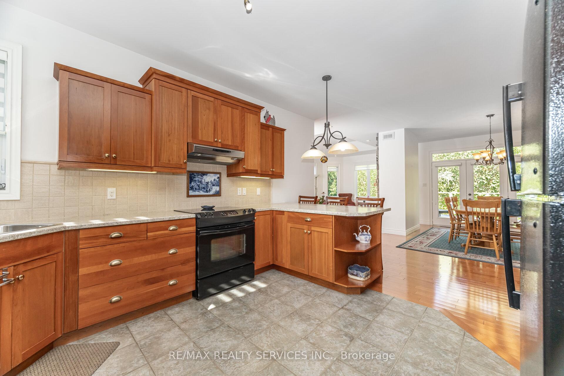 Photo 3 of 24 Putney Road, Caledon, Caledon East — HOMEH