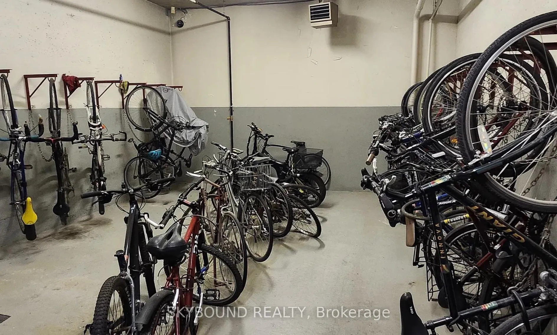 Photo 9 of Unit 2417, 40 Homewood Avenue, Toronto, Cabbagetown-South St. James Town — HOMEH