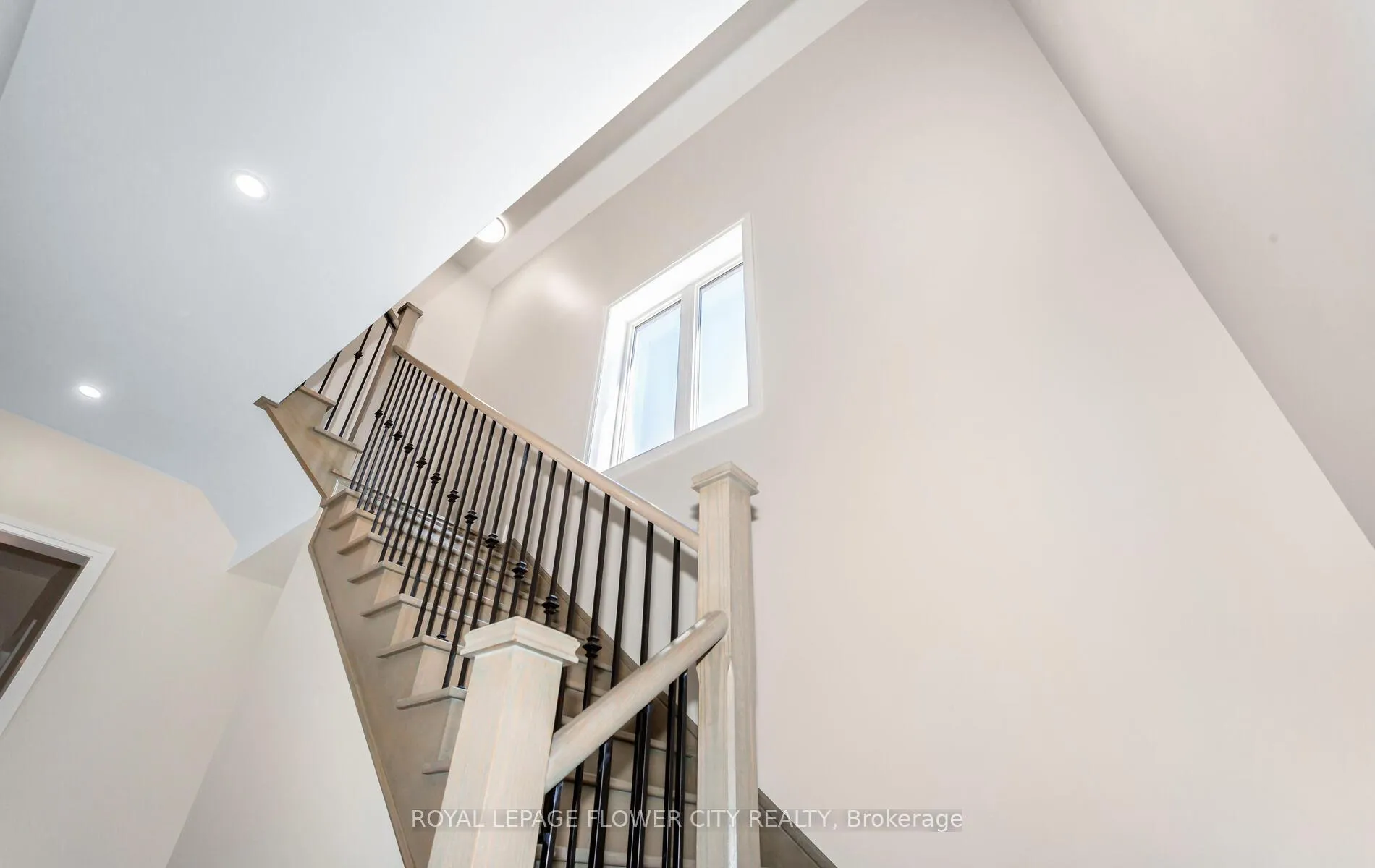Photo 26 of 44 Royal Fern Crescent, Caledon, Rural Caledon — HOMEH
