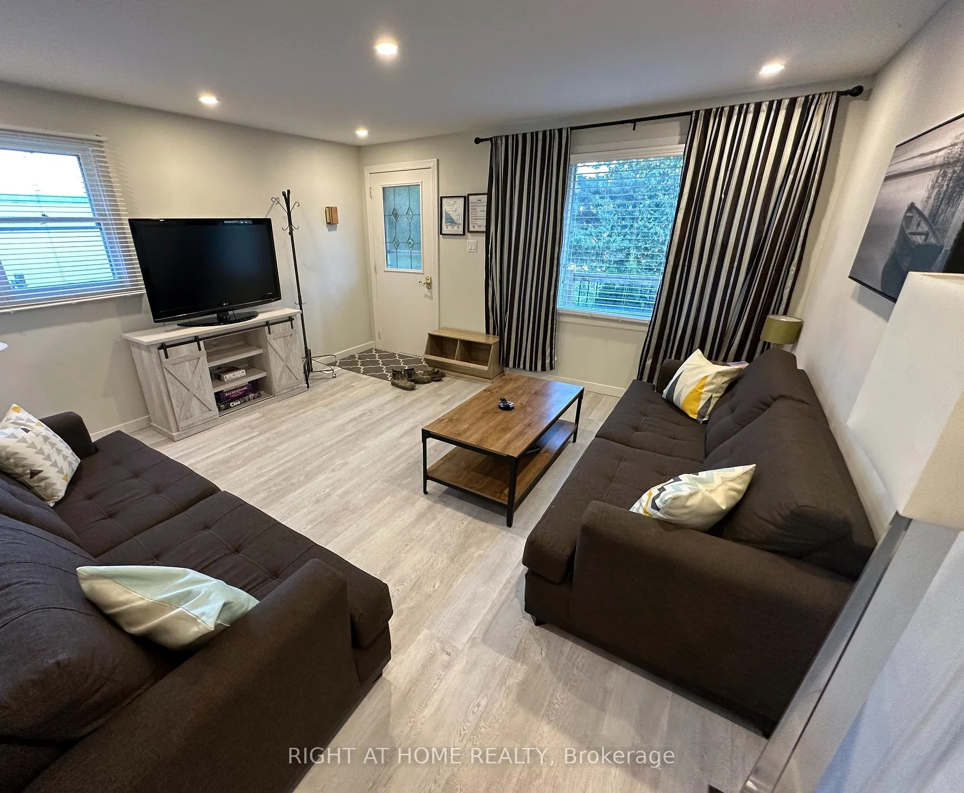 Photo 1 of 1294 Old Orchard Avenue, Pickering, Bay Ridges — HOMEH