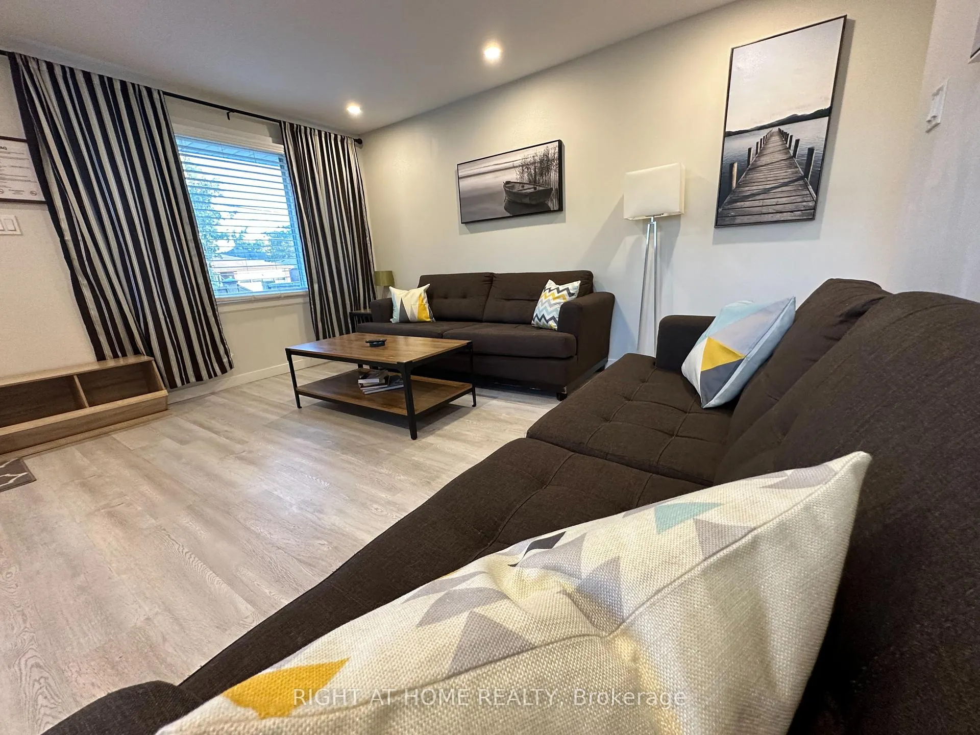 Photo 2 of 1294 Old Orchard Avenue, Pickering, Bay Ridges — HOMEH
