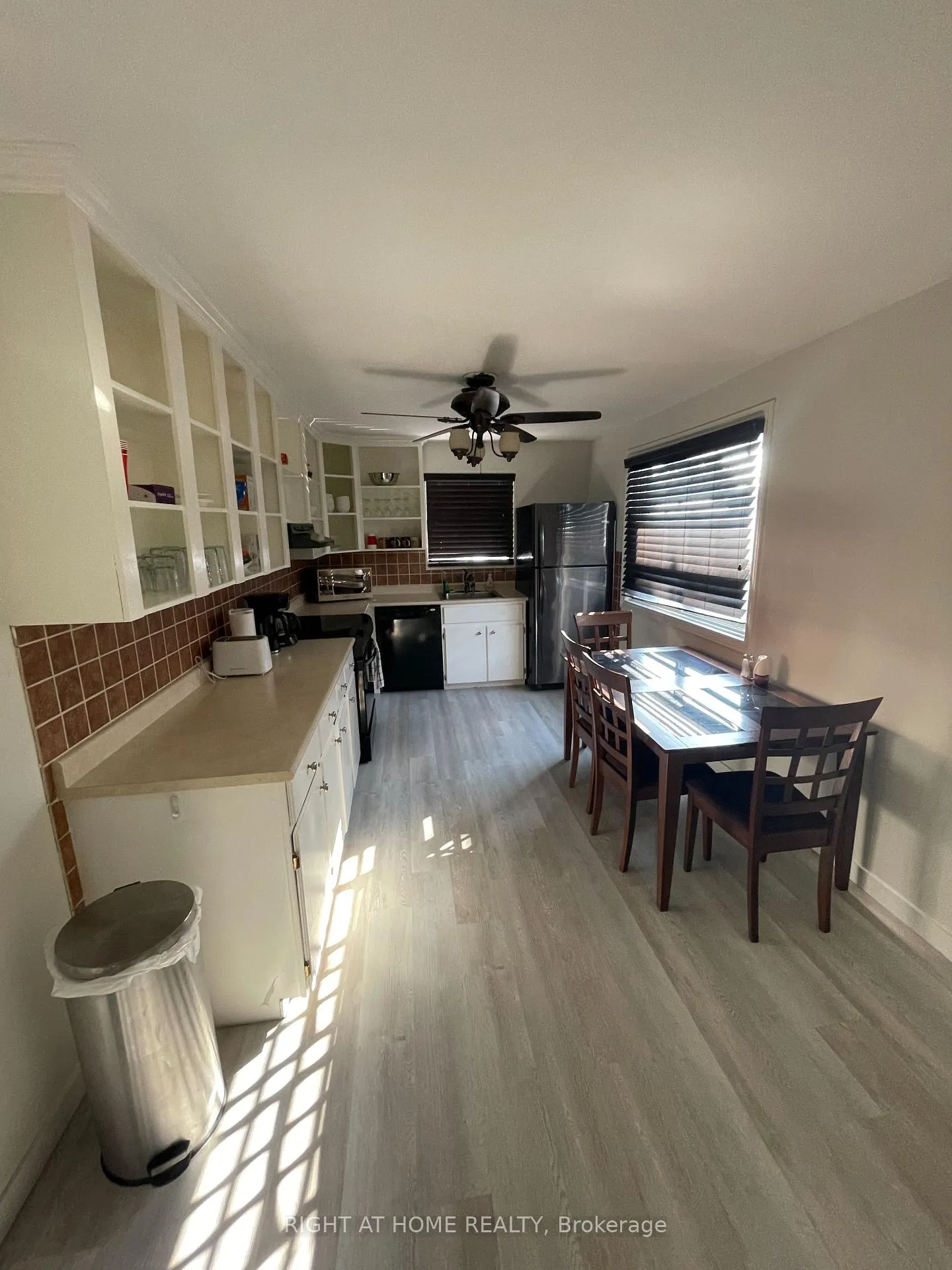 Photo 3 of 1294 Old Orchard Avenue, Pickering, Bay Ridges — HOMEH