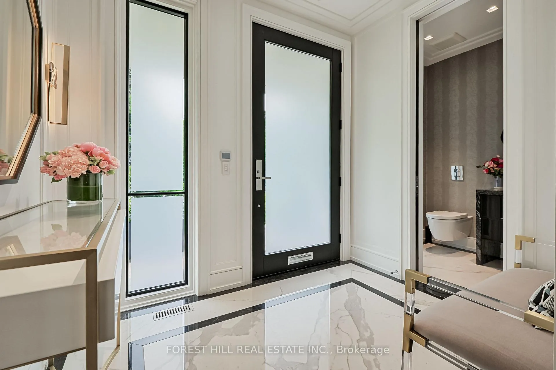 Photo 3 of 14 Oriole Gardens, Toronto, Yonge-St. Clair — HOMEH