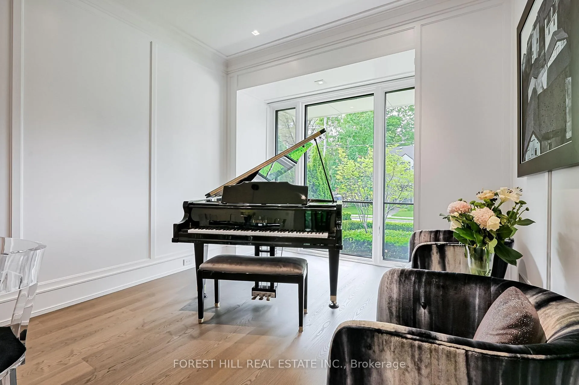 Photo 8 of 14 Oriole Gardens, Toronto, Yonge-St. Clair — HOMEH