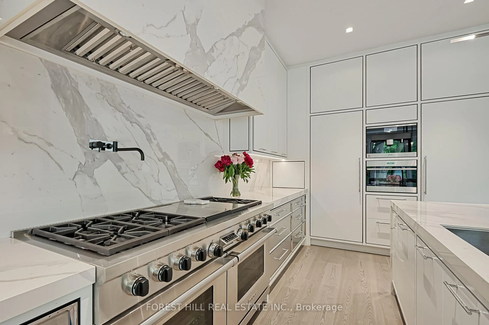 Photo 13 of 14 Oriole Gardens, Toronto, Yonge-St. Clair — HOMEH