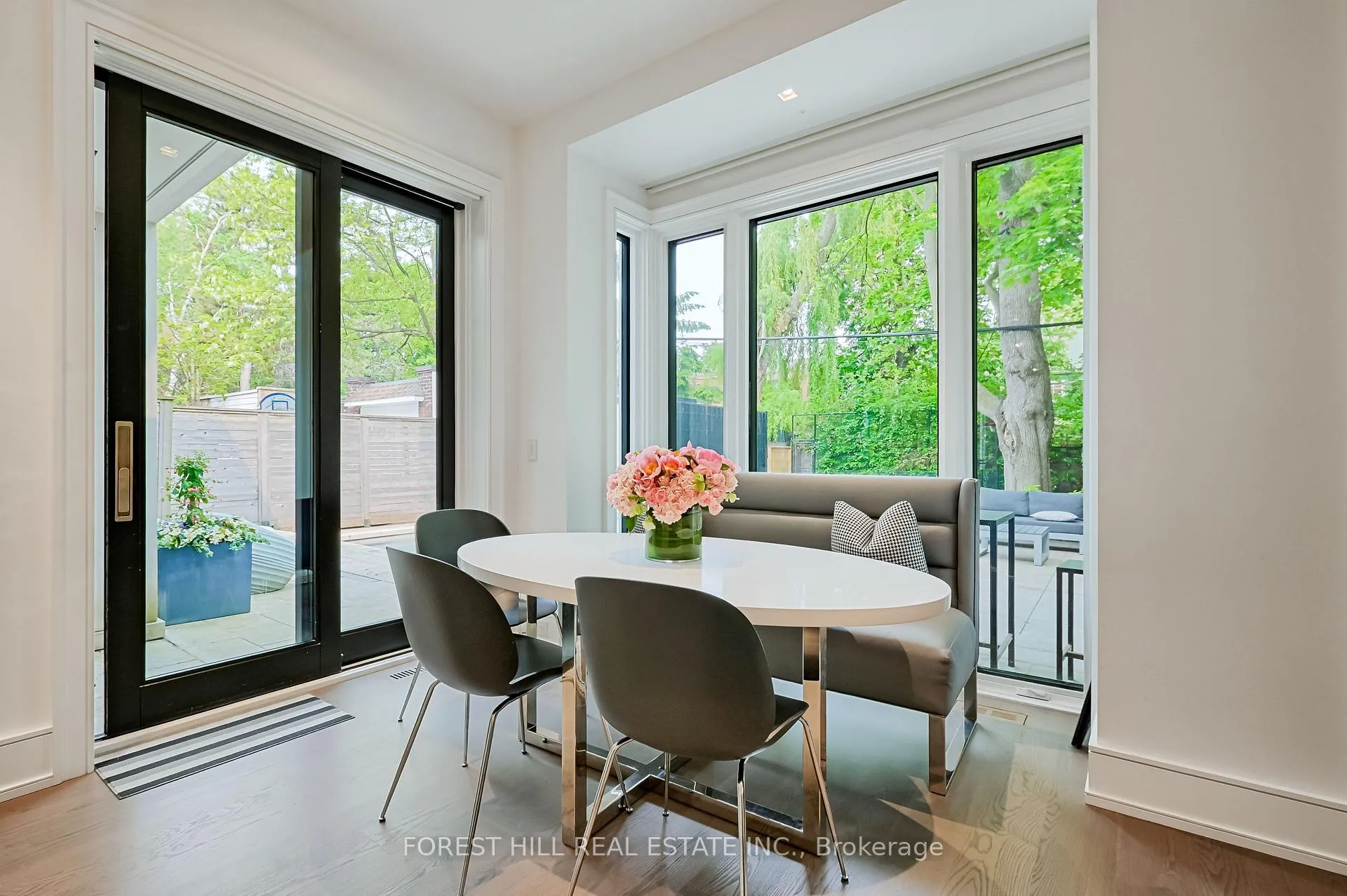 Photo 15 of 14 Oriole Gardens, Toronto, Yonge-St. Clair — HOMEH