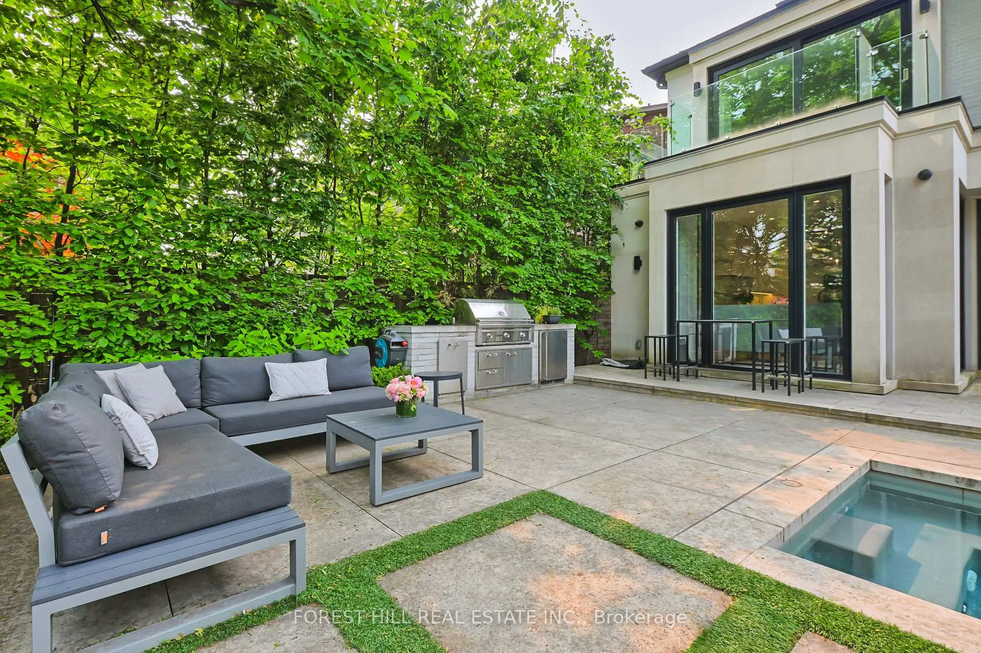 Photo 47 of 14 Oriole Gardens, Toronto, Yonge-St. Clair — HOMEH