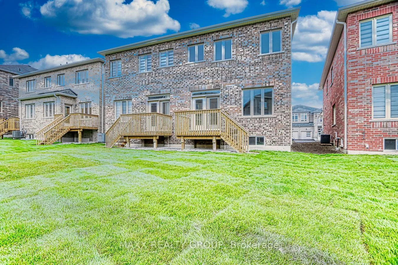 Photo 3 of 297 Great Falls Boulevard, Hamilton, Waterdown — HOMEH
