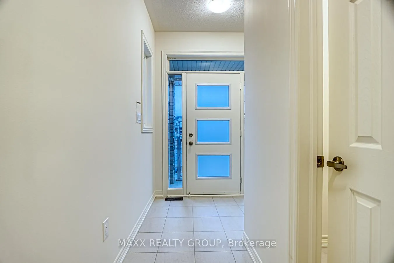 Photo 4 of 297 Great Falls Boulevard, Hamilton, Waterdown — HOMEH
