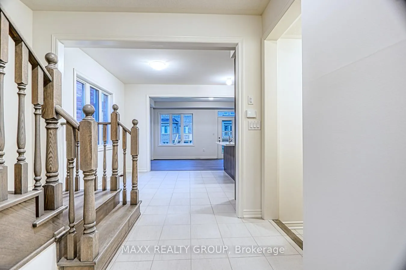 Photo 7 of 297 Great Falls Boulevard, Hamilton, Waterdown — HOMEH