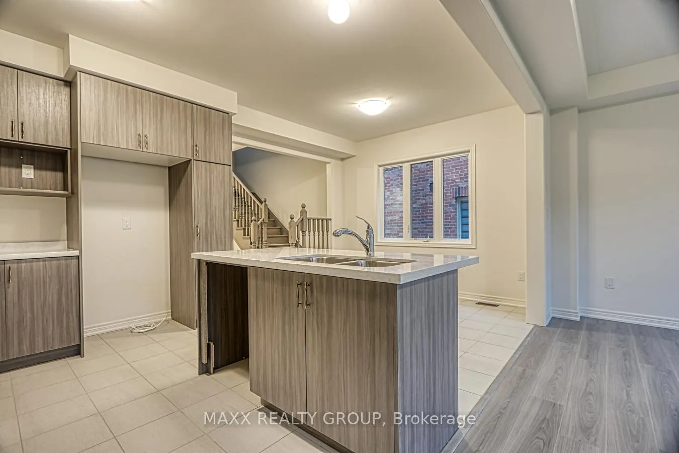 Photo 9 of 297 Great Falls Boulevard, Hamilton, Waterdown — HOMEH