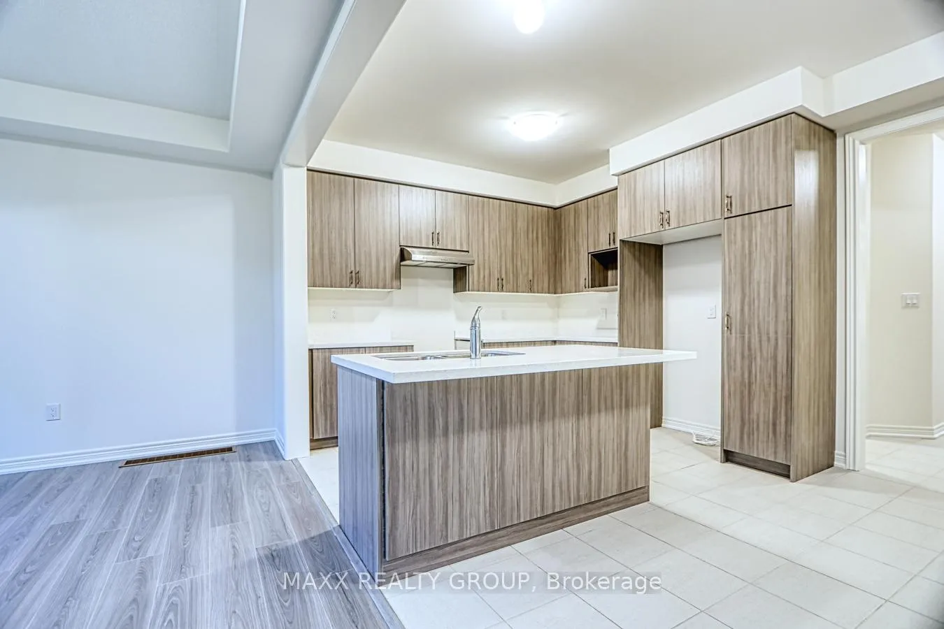 Photo 11 of 297 Great Falls Boulevard, Hamilton, Waterdown — HOMEH