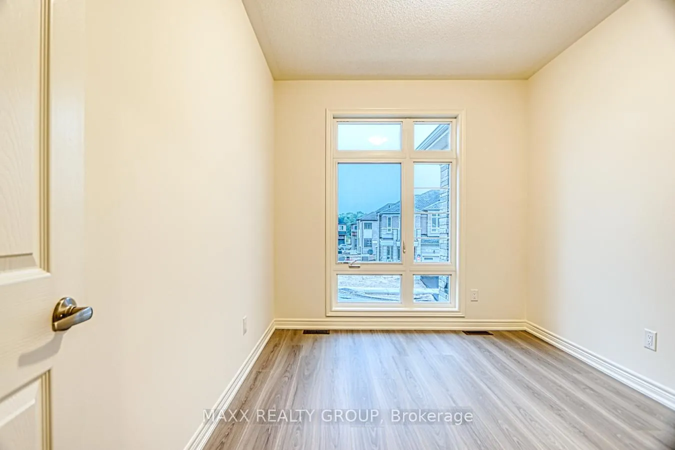 Photo 17 of 297 Great Falls Boulevard, Hamilton, Waterdown — HOMEH