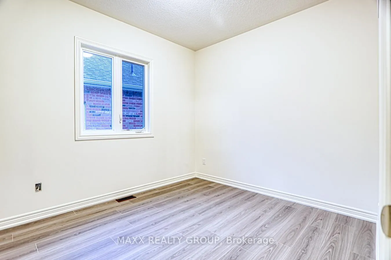 Photo 23 of 297 Great Falls Boulevard, Hamilton, Waterdown — HOMEH