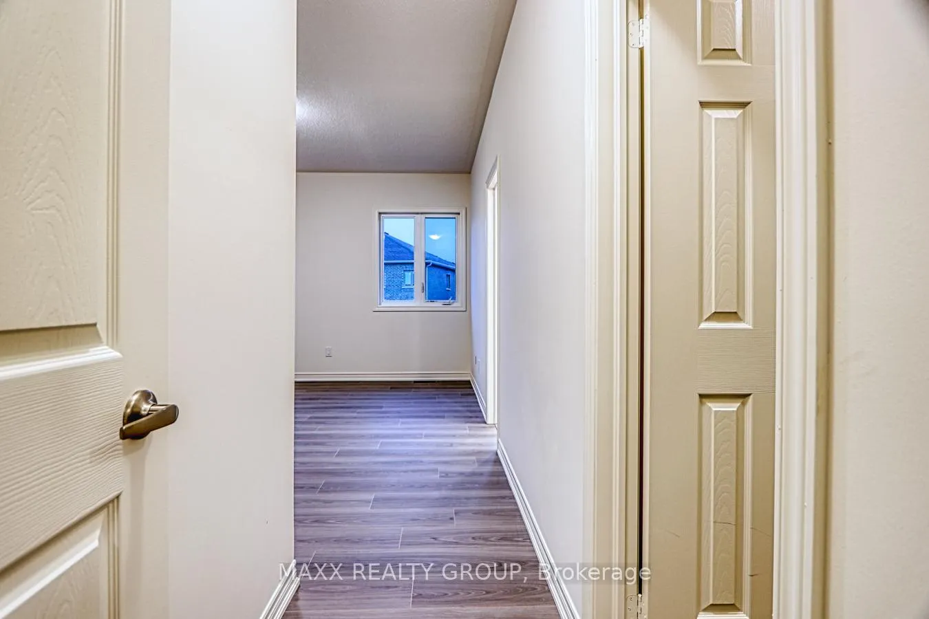 Photo 25 of 297 Great Falls Boulevard, Hamilton, Waterdown — HOMEH