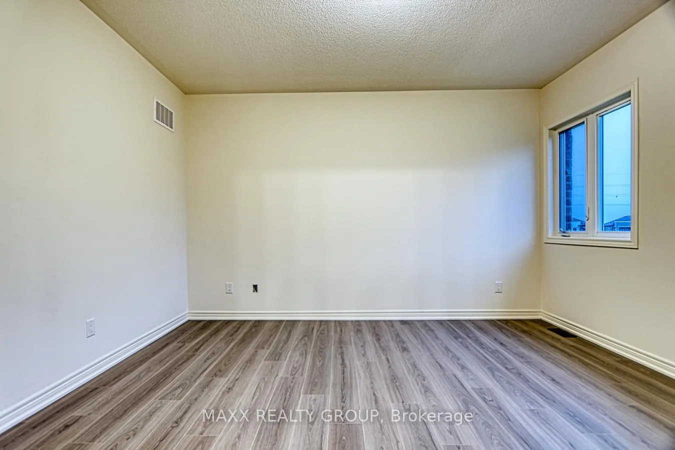 Photo 28 of 297 Great Falls Boulevard, Hamilton, Waterdown — HOMEH