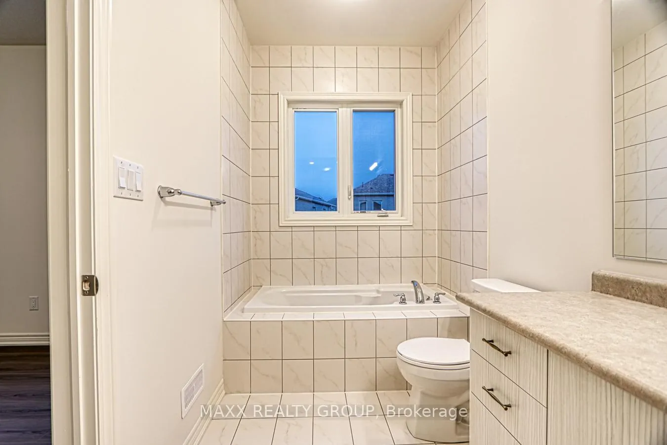 Photo 31 of 297 Great Falls Boulevard, Hamilton, Waterdown — HOMEH