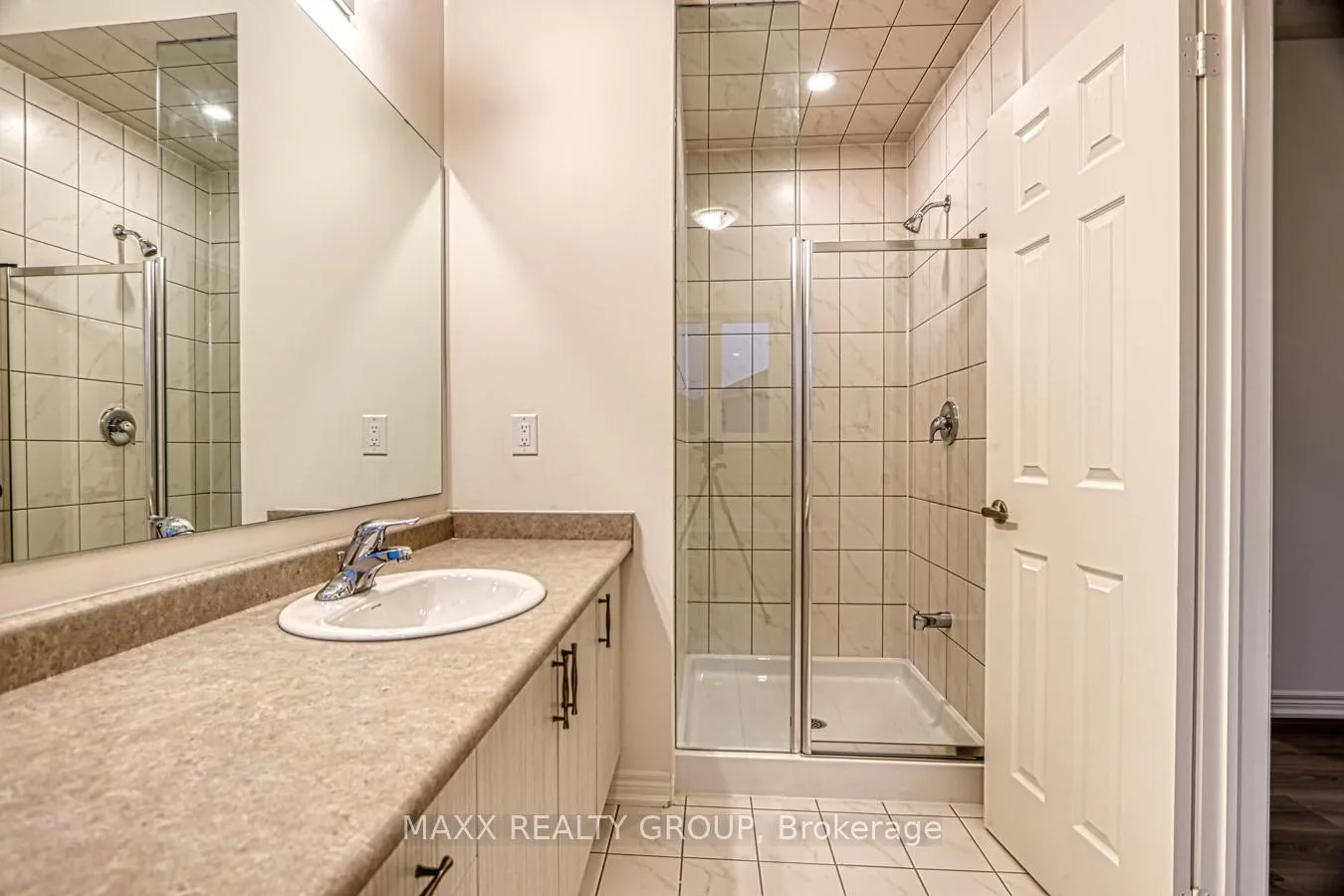 Photo 33 of 297 Great Falls Boulevard, Hamilton, Waterdown — HOMEH