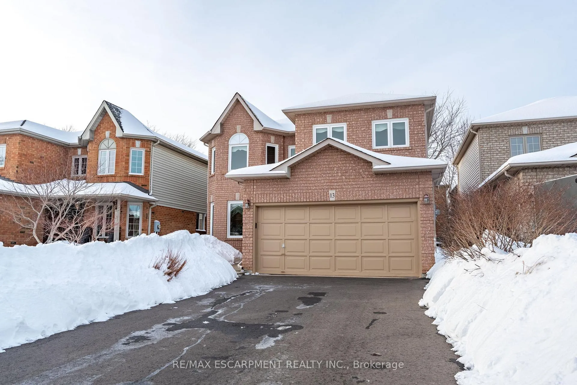 Photo 1 of 13 Waterwheel Crescent, Hamilton, Waterdown — HOMEH