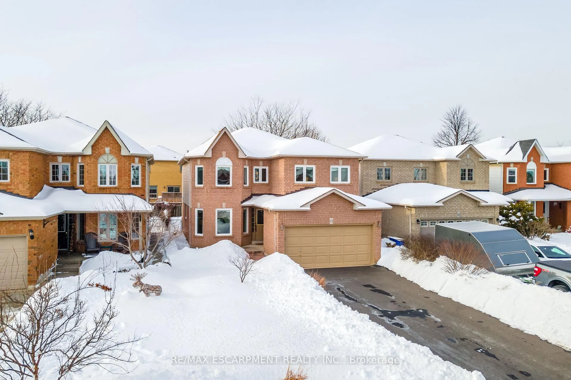 Photo 2 of 13 Waterwheel Crescent, Hamilton, Waterdown — HOMEH