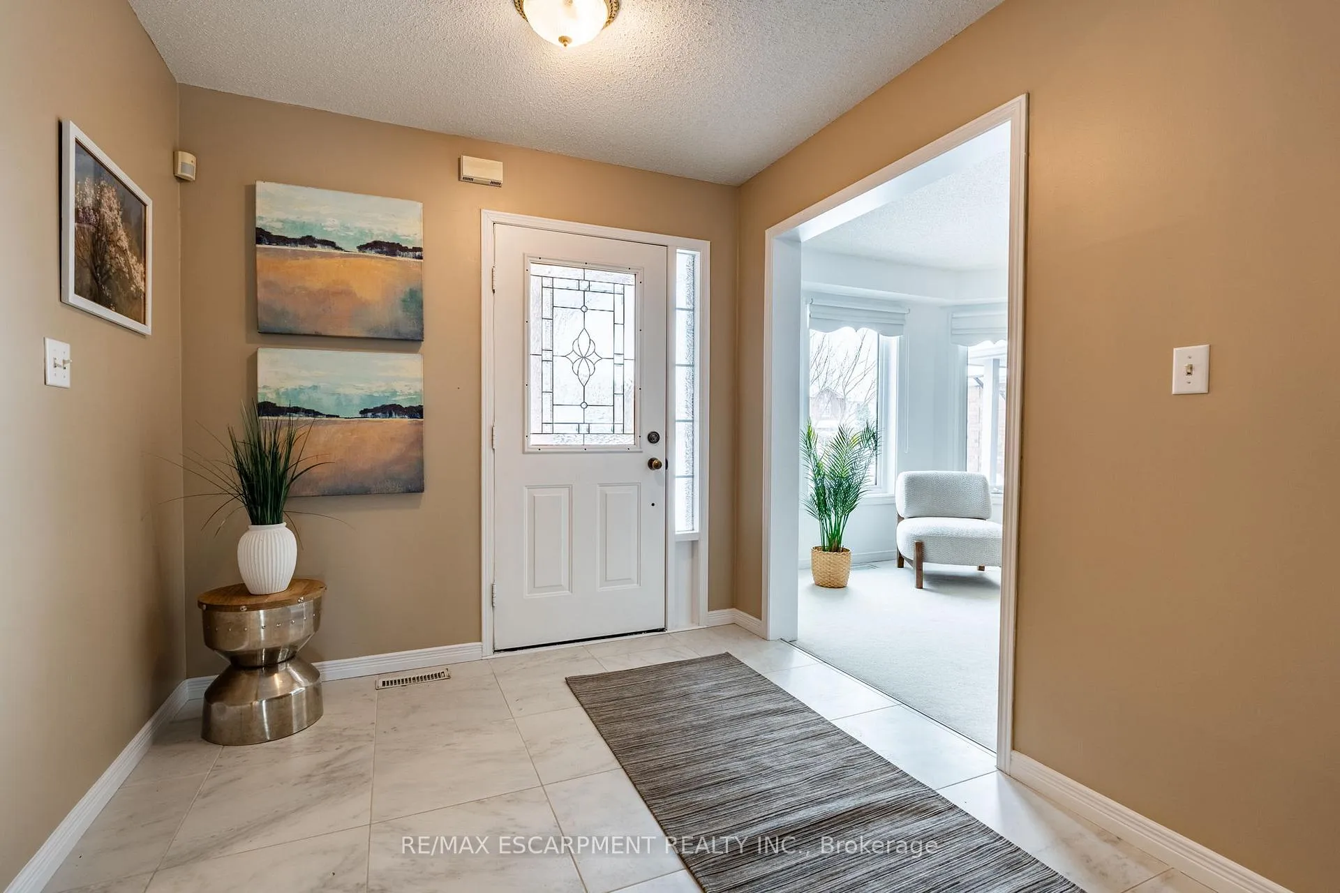 Photo 3 of 13 Waterwheel Crescent, Hamilton, Waterdown — HOMEH