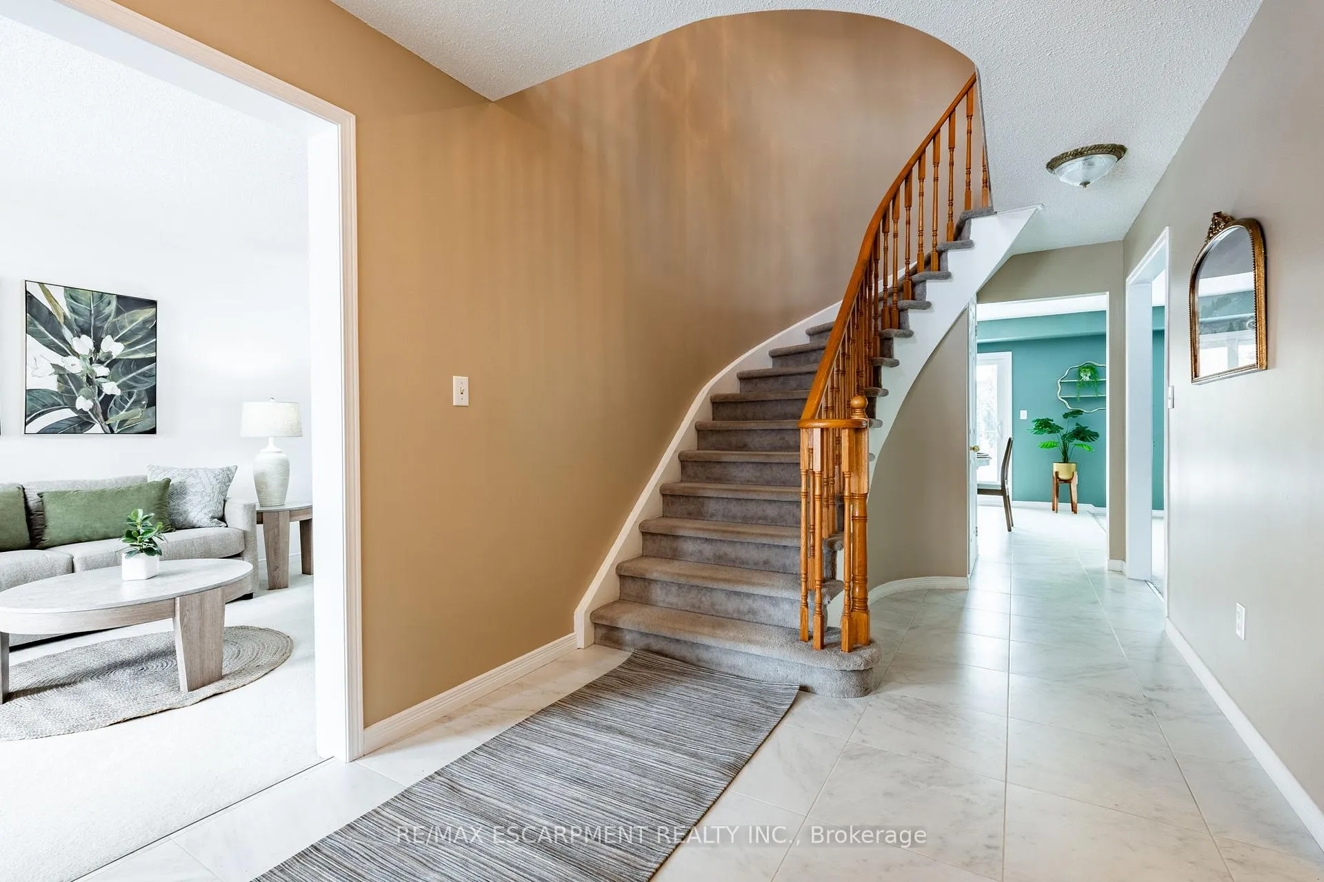 Photo 4 of 13 Waterwheel Crescent, Hamilton, Waterdown — HOMEH