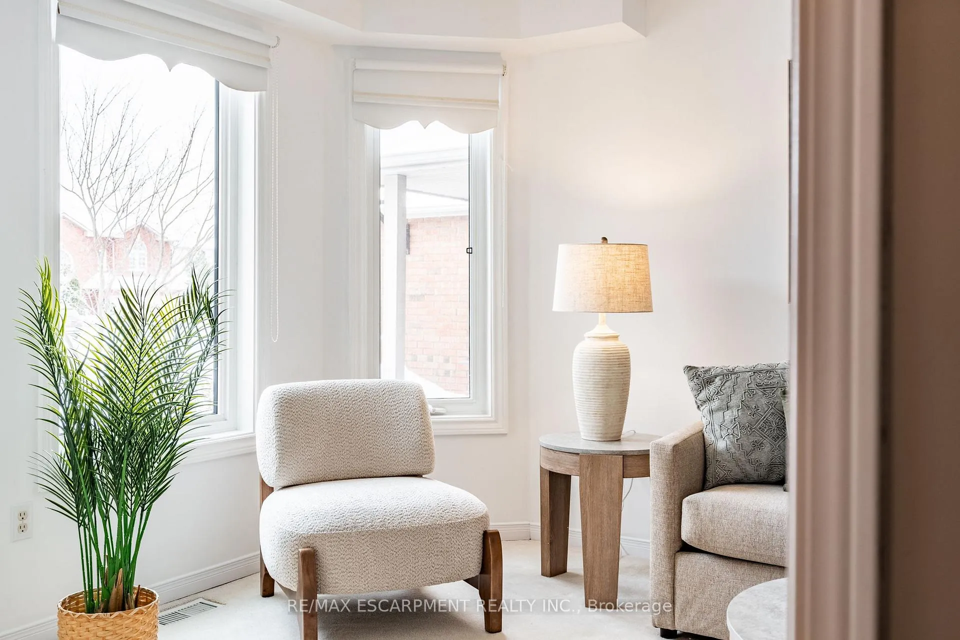 Photo 5 of 13 Waterwheel Crescent, Hamilton, Waterdown — HOMEH