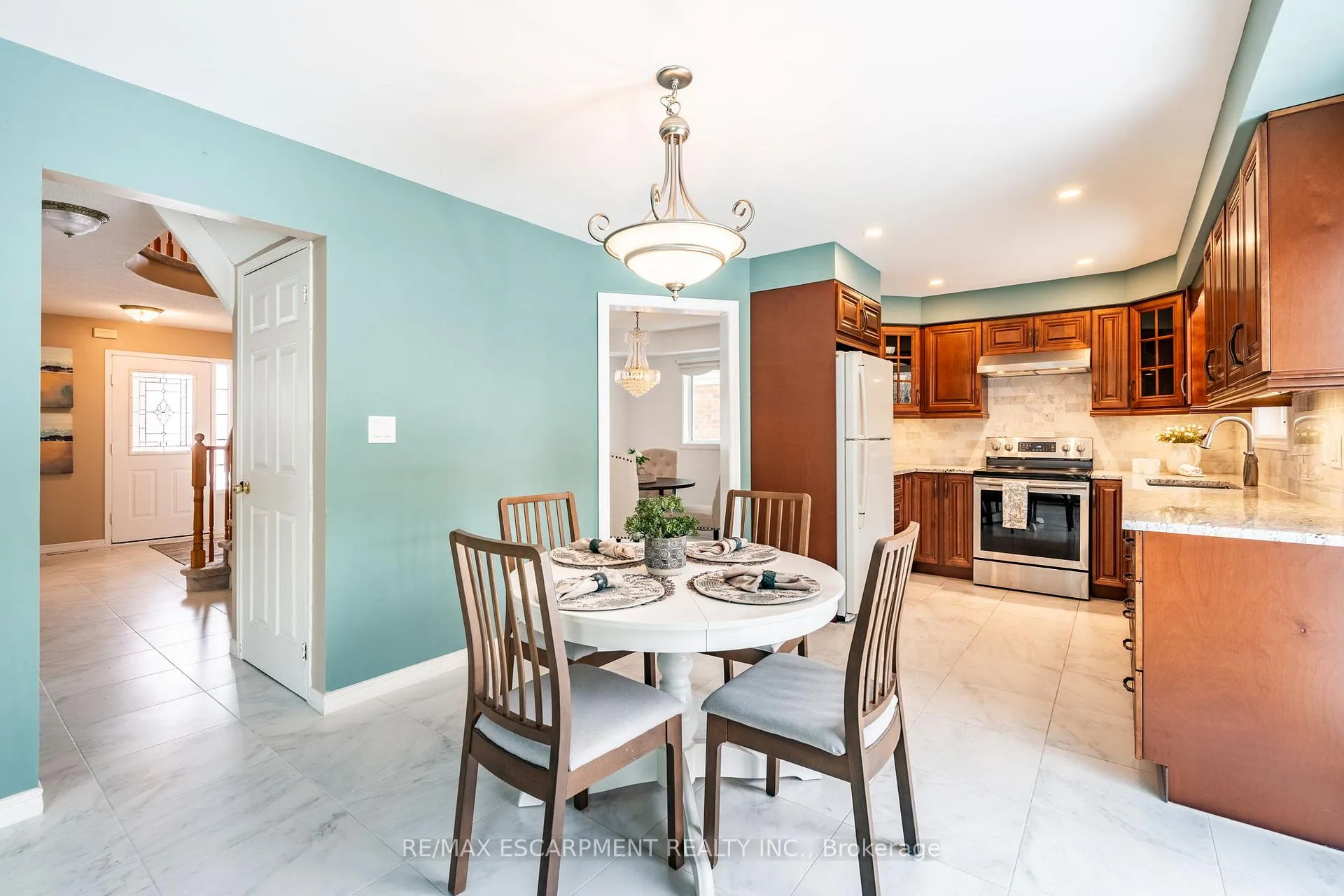 Photo 11 of 13 Waterwheel Crescent, Hamilton, Waterdown — HOMEH