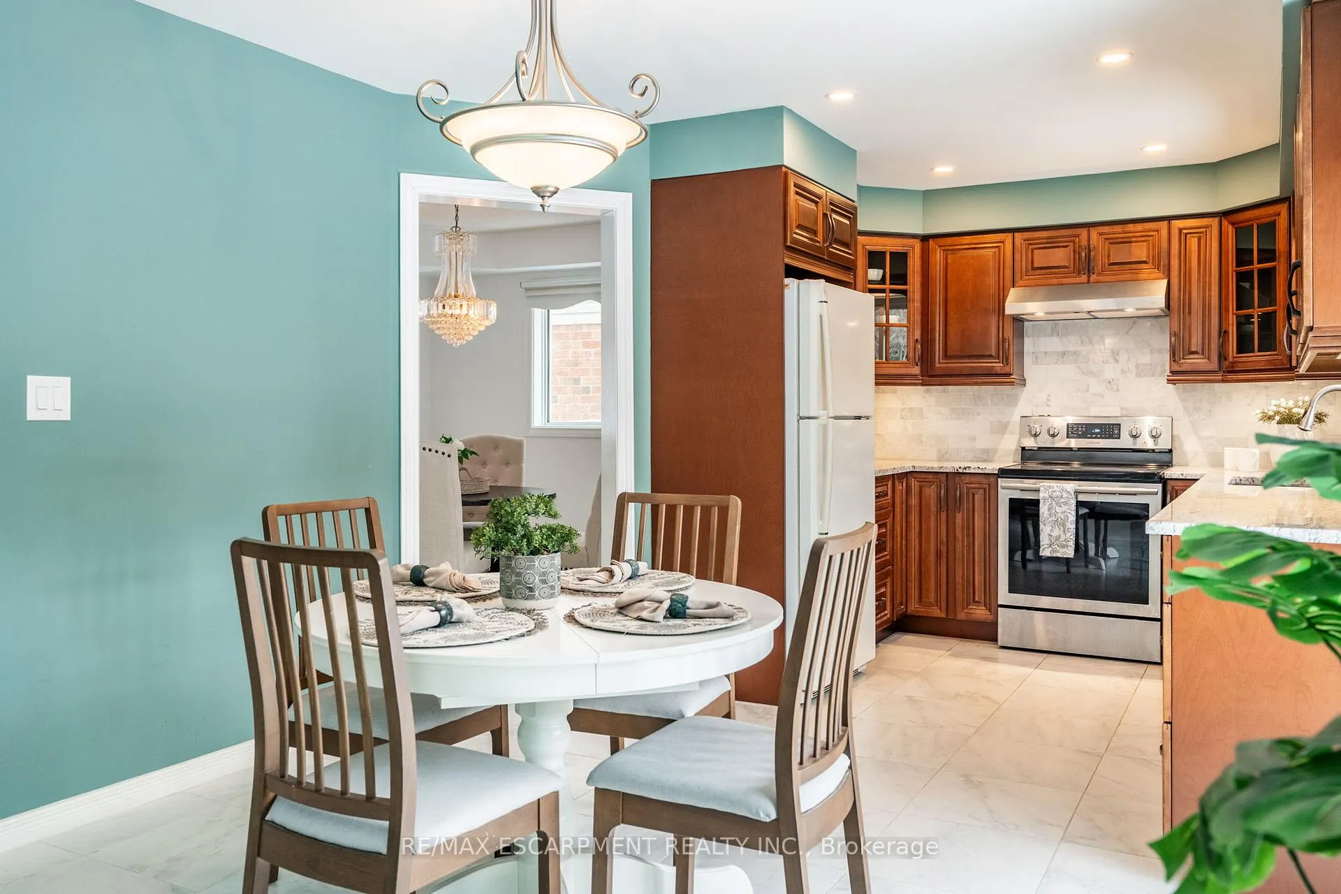Photo 12 of 13 Waterwheel Crescent, Hamilton, Waterdown — HOMEH