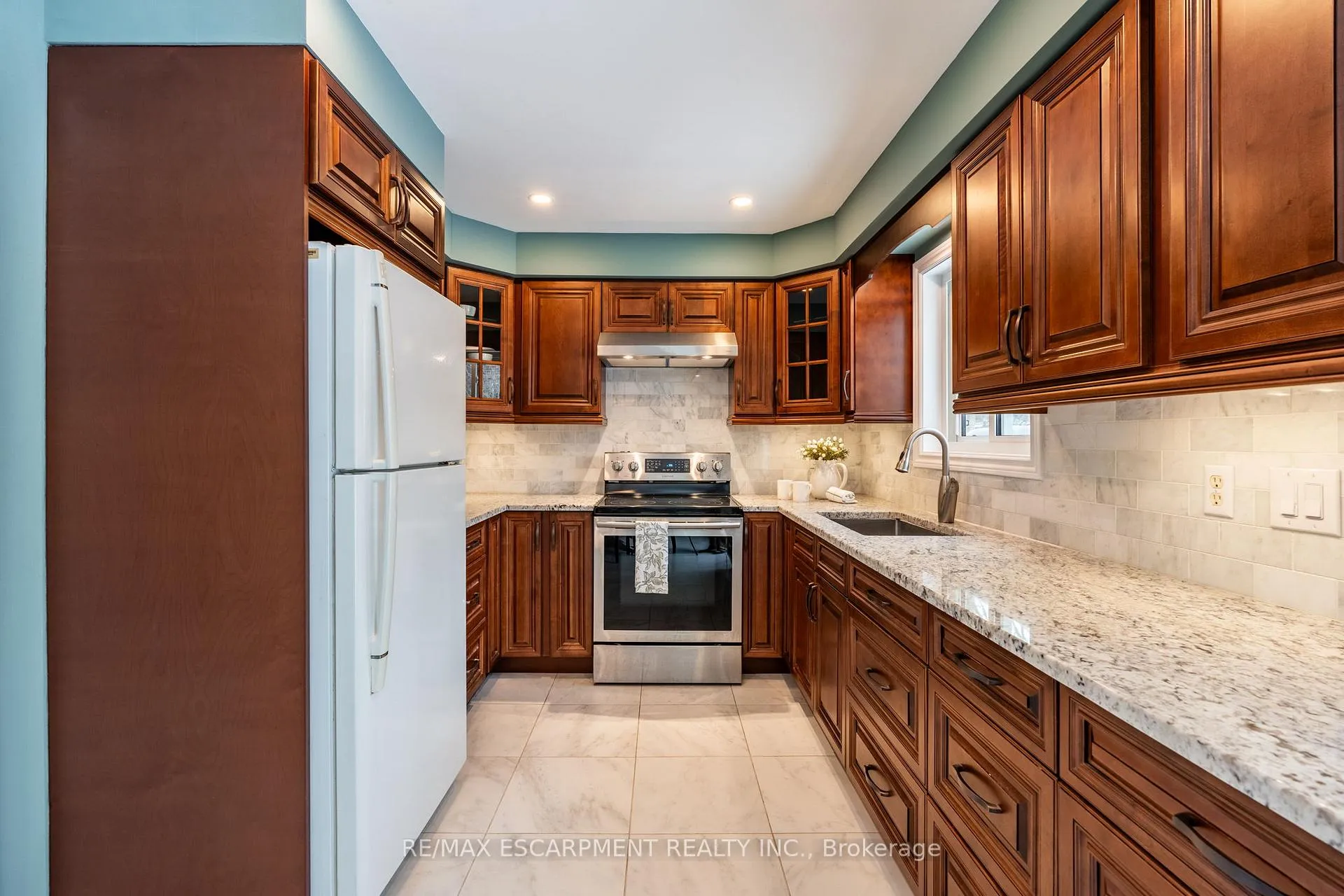 Photo 14 of 13 Waterwheel Crescent, Hamilton, Waterdown — HOMEH