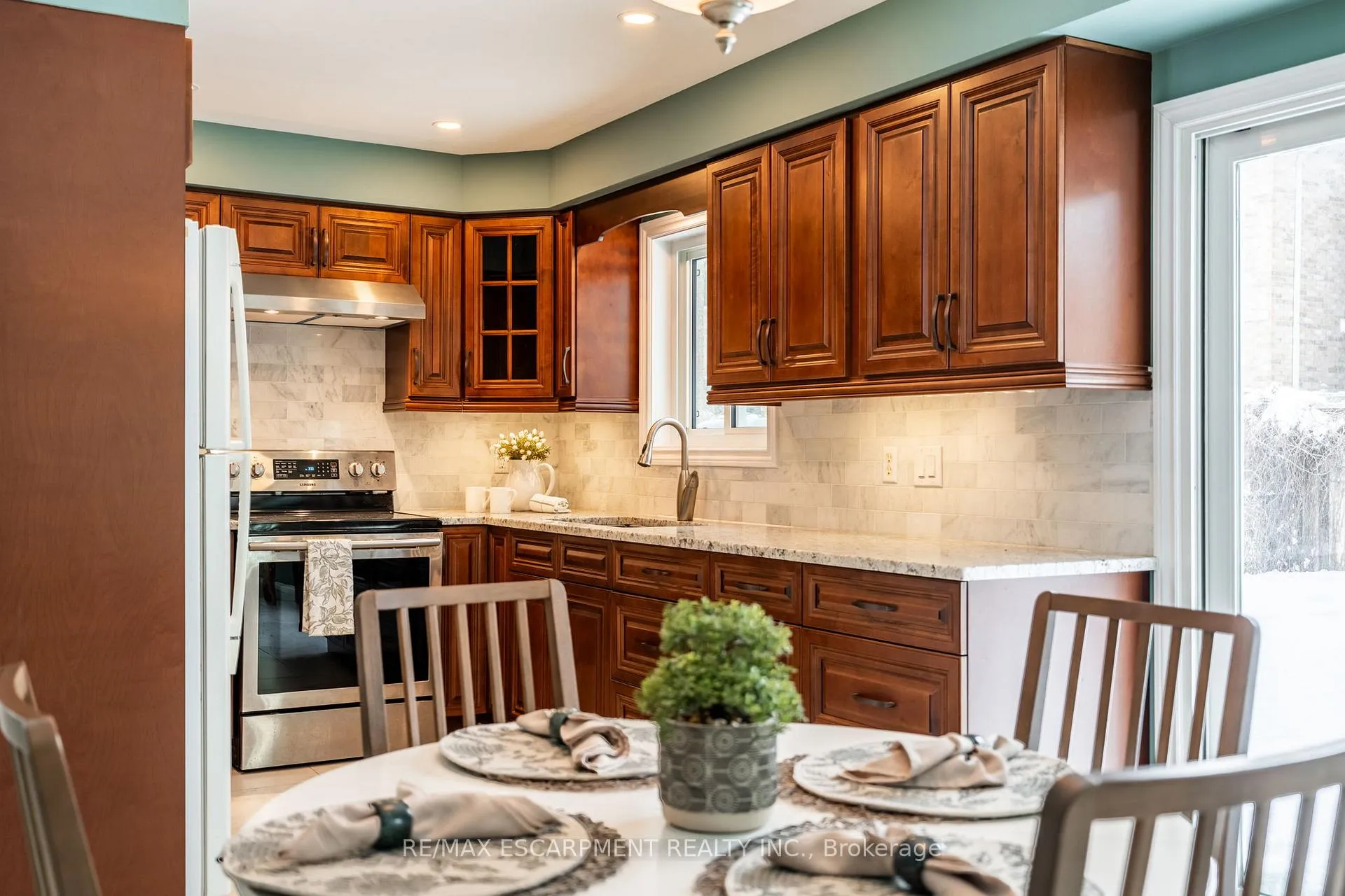 Photo 15 of 13 Waterwheel Crescent, Hamilton, Waterdown — HOMEH