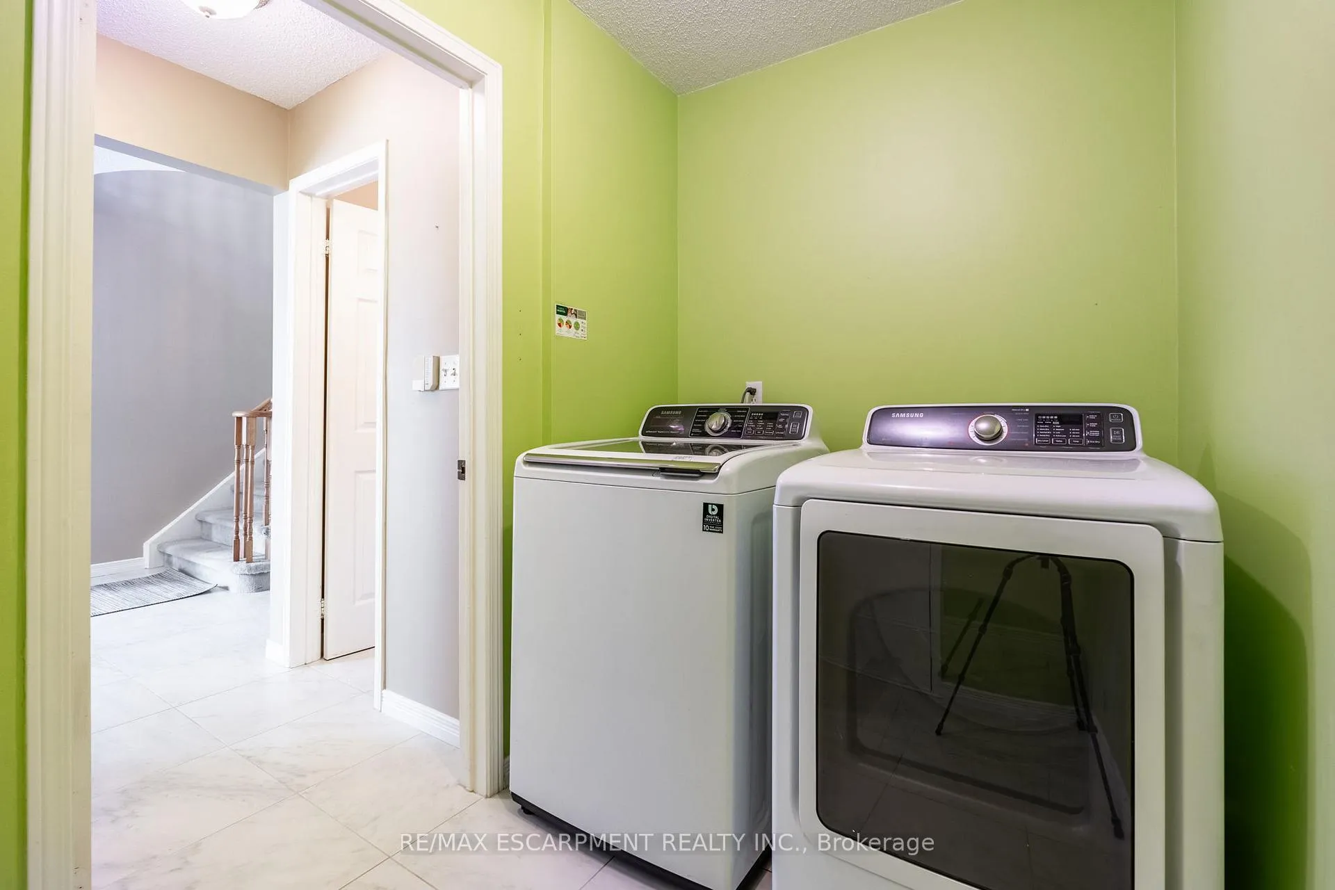 Photo 19 of 13 Waterwheel Crescent, Hamilton, Waterdown — HOMEH
