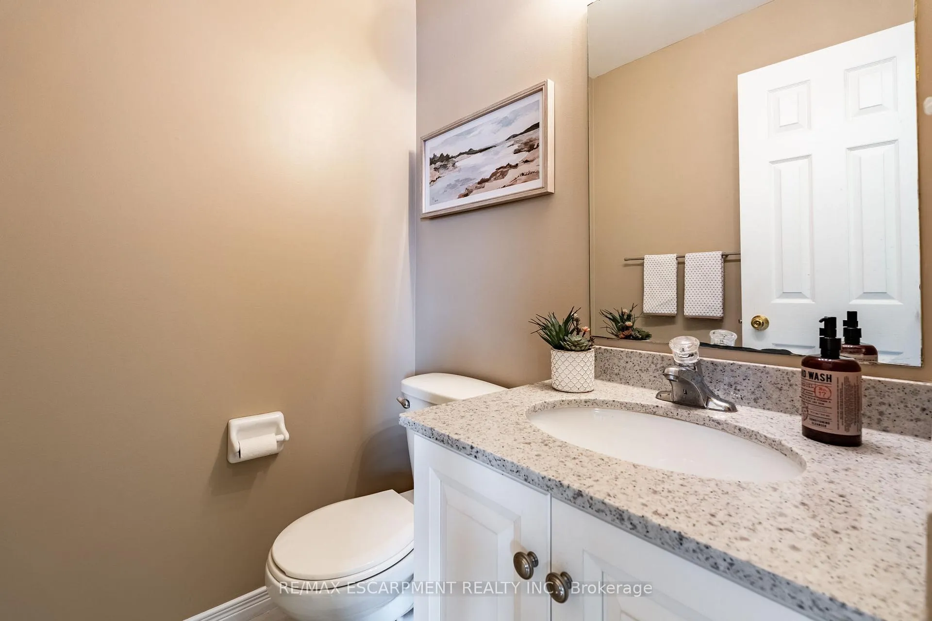 Photo 20 of 13 Waterwheel Crescent, Hamilton, Waterdown — HOMEH