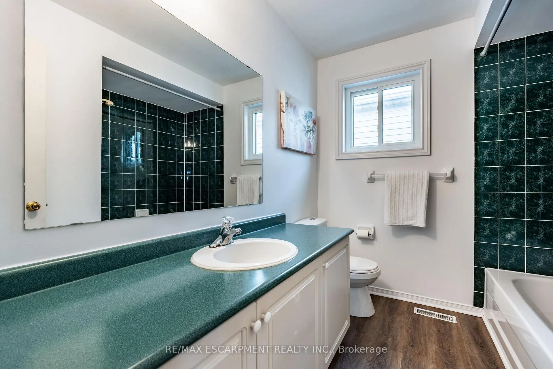 Photo 31 of 13 Waterwheel Crescent, Hamilton, Waterdown — HOMEH