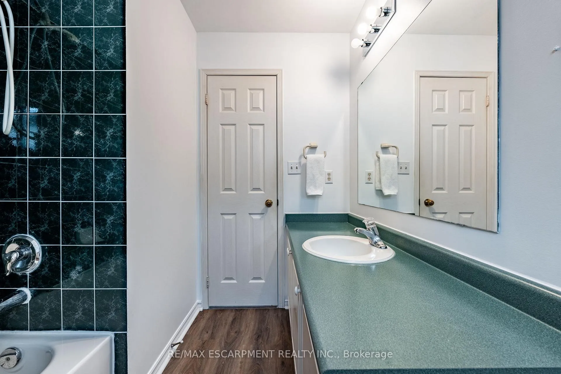 Photo 32 of 13 Waterwheel Crescent, Hamilton, Waterdown — HOMEH