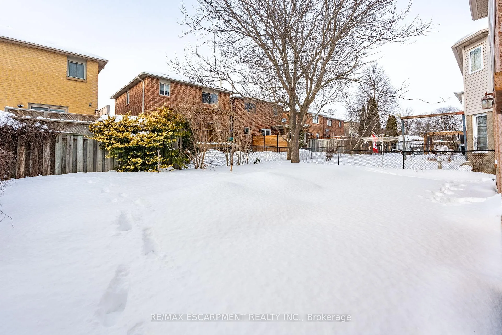 Photo 34 of 13 Waterwheel Crescent, Hamilton, Waterdown — HOMEH