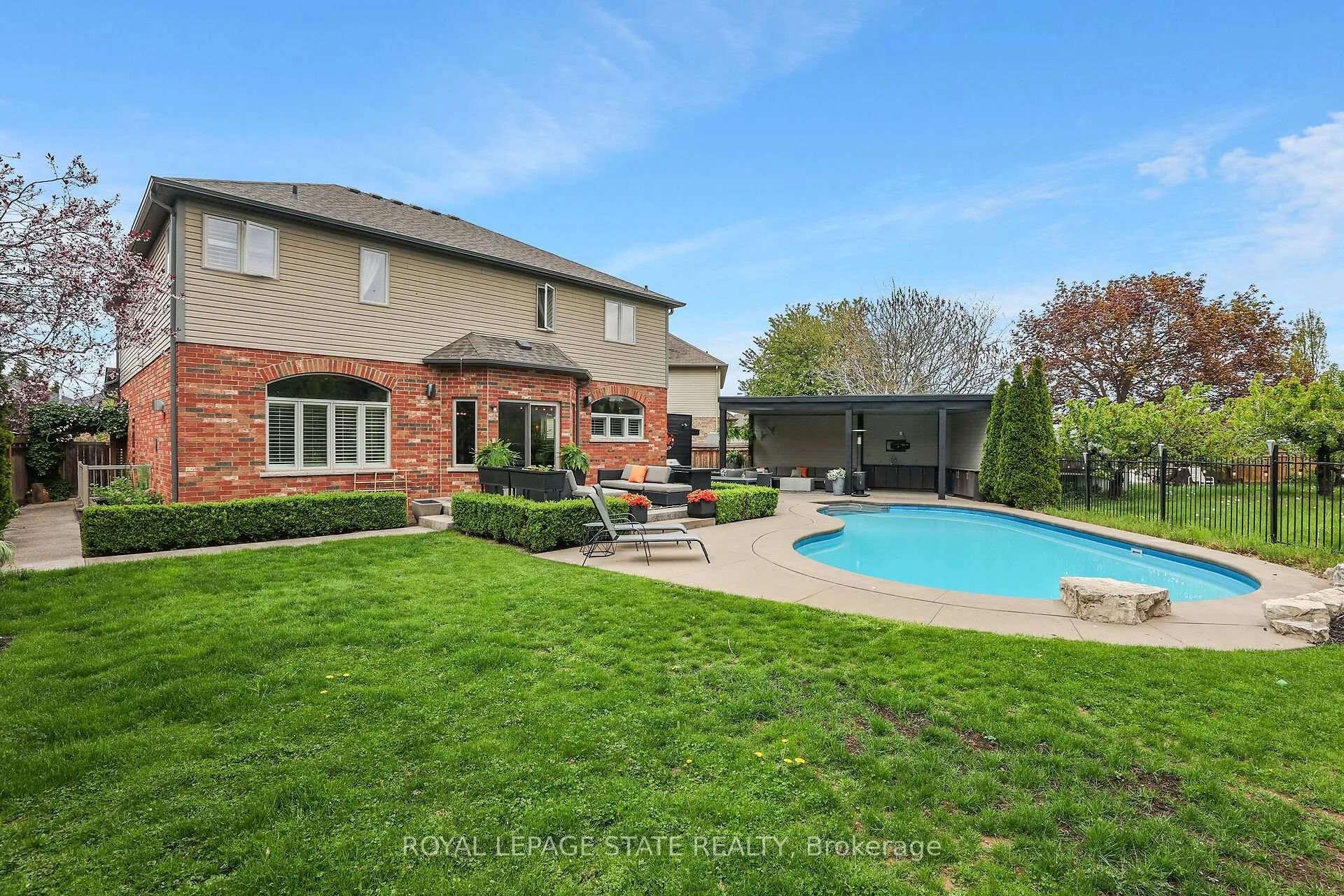Photo 5 of 20 Catalpa Court, Grimsby, Grimsby West — HOMEH