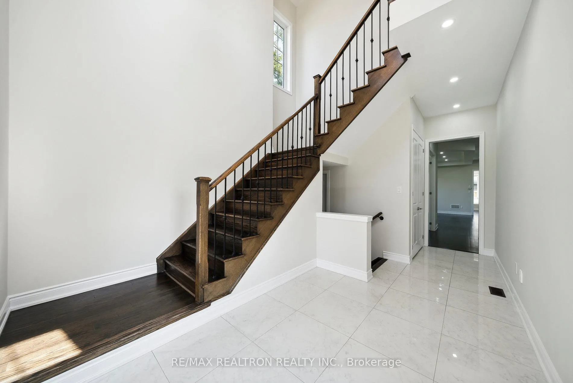 Photo 4 of 65 Cannes Ave, Vaughan, Vellore Village — HOMEH