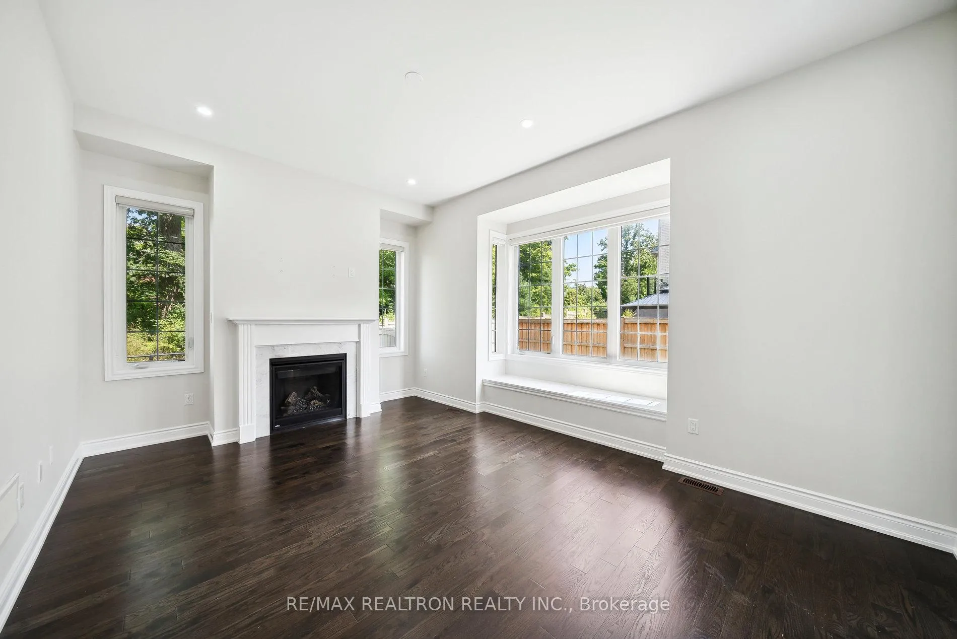 Photo 6 of 65 Cannes Ave, Vaughan, Vellore Village — HOMEH