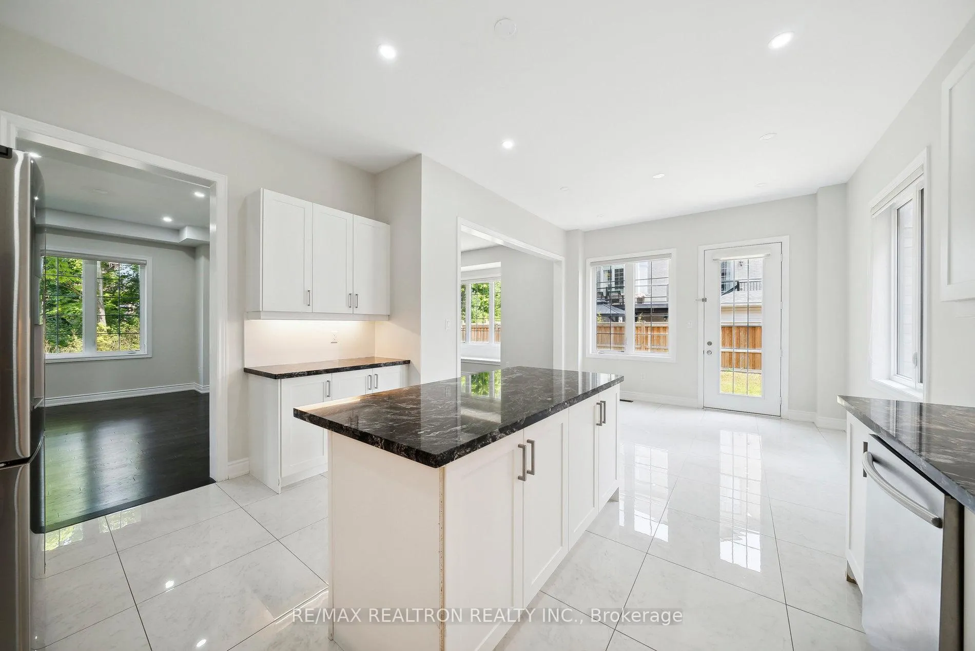 Photo 12 of 65 Cannes Ave, Vaughan, Vellore Village — HOMEH